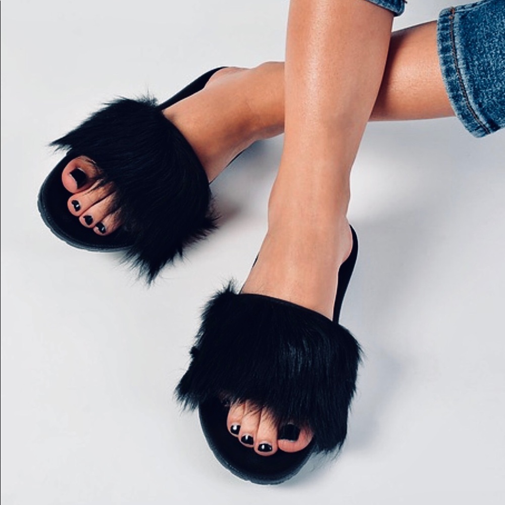 SOLD//New Women’s Black Ugg Sheepskin Plush Slides
